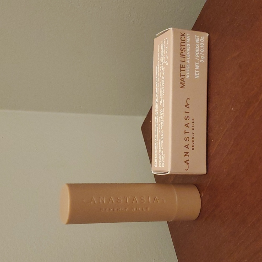 Anastasia Beverly Hills Matte Lipstick in Velvet BNIB